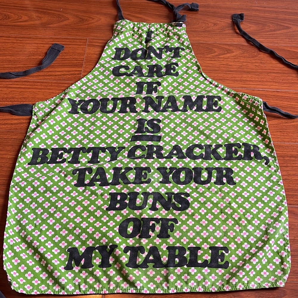 Vintage 70’s Floral Sassy Apron With Hot Pad
